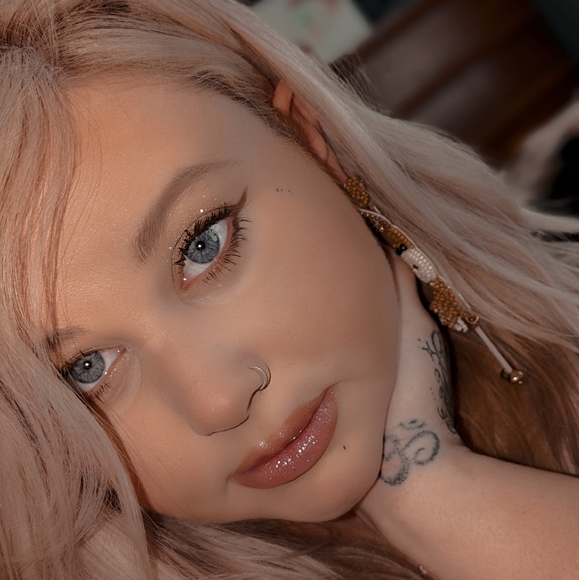 Meet your Posher, Maranda - Picture 2 of 3